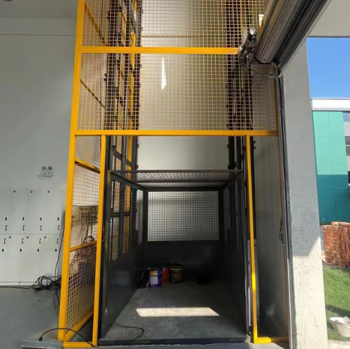 淮南导轨式升降机助力物流园破解运输难题